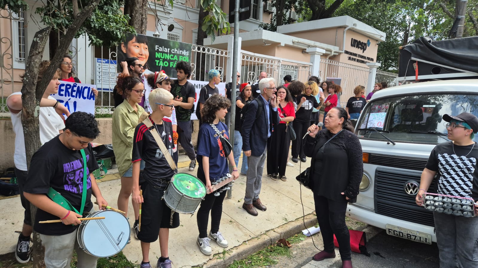 Ato dos servidores técnico-administrativos da Unesp